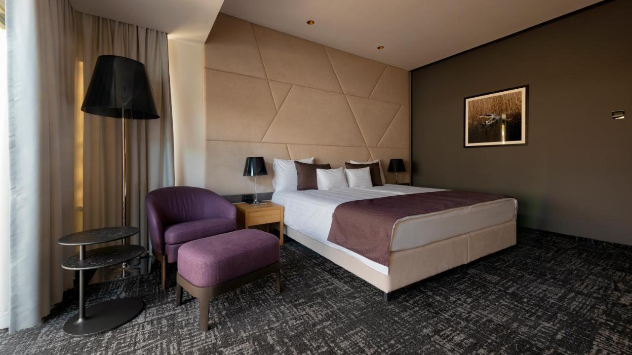 Donautica Hotel & Restaurant Fadd-Dombori Eksteriør billede