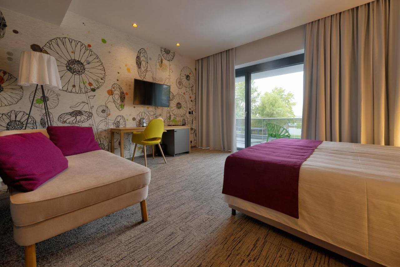 Donautica Hotel & Restaurant Fadd-Dombori Eksteriør billede