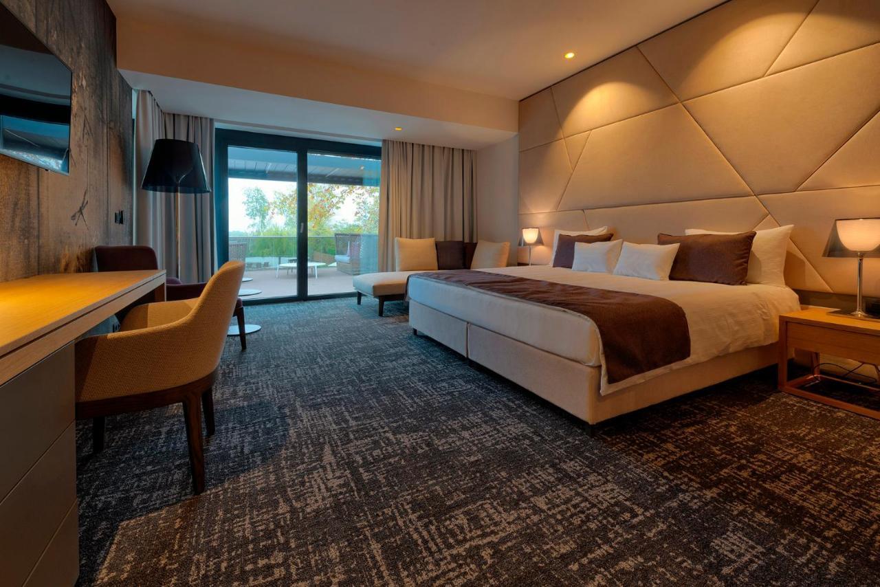 Donautica Hotel & Restaurant Fadd-Dombori Eksteriør billede